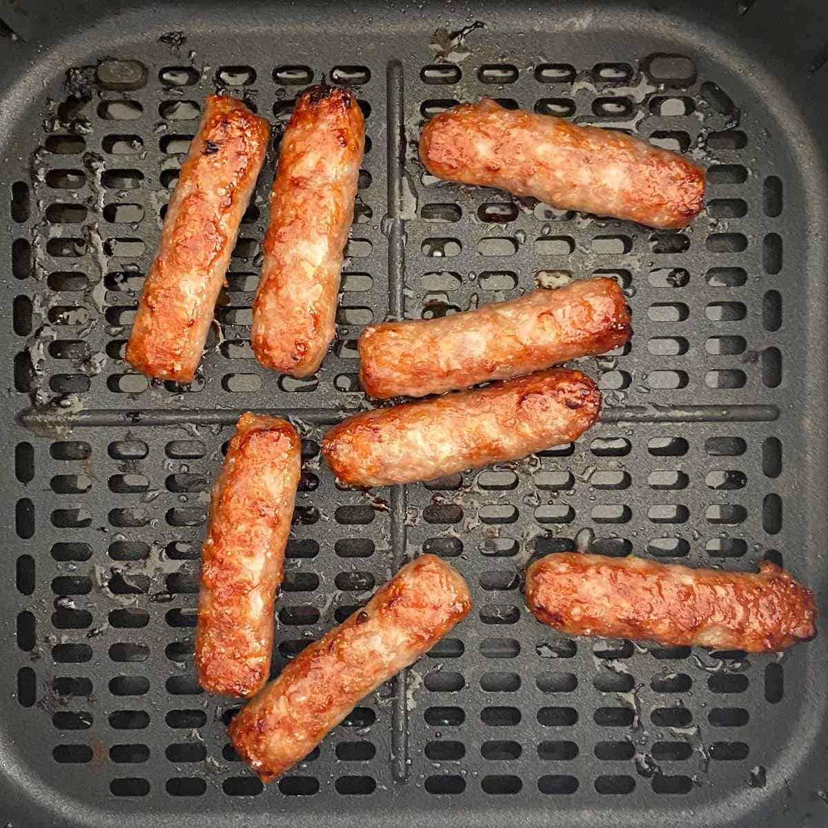 breakfast sausage links cooked in air fryer basket
